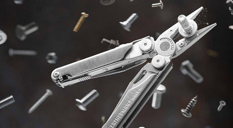Translation missing: es.Stainless steel Leatherman Wave® Plus multitool showcasing the pliers surrounded by various screws