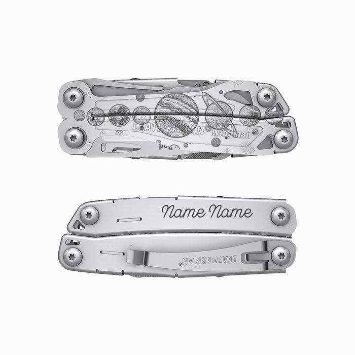 Translation missing: es.A stainless steel Leatherman Wingman multitool with engraved celestial bodies and planetary artwork. One handle side is personalized with the placeholder text “Name Name.” 